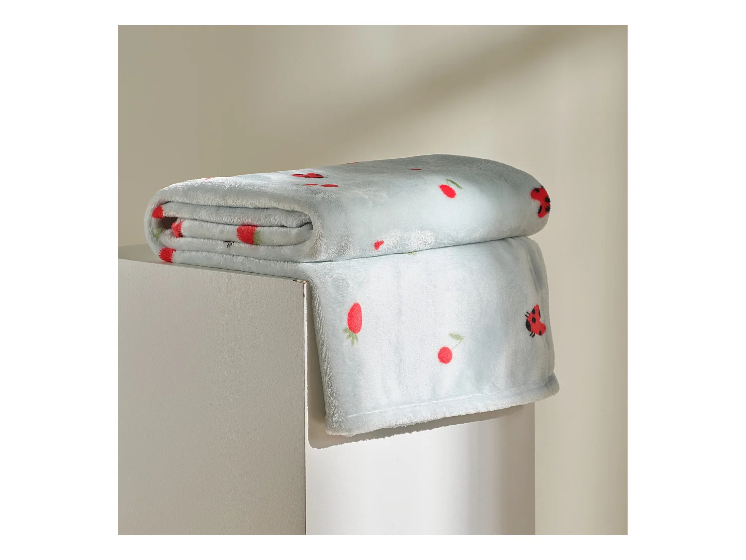 Kinderdecke Frutillo helltürkis 100 x 150