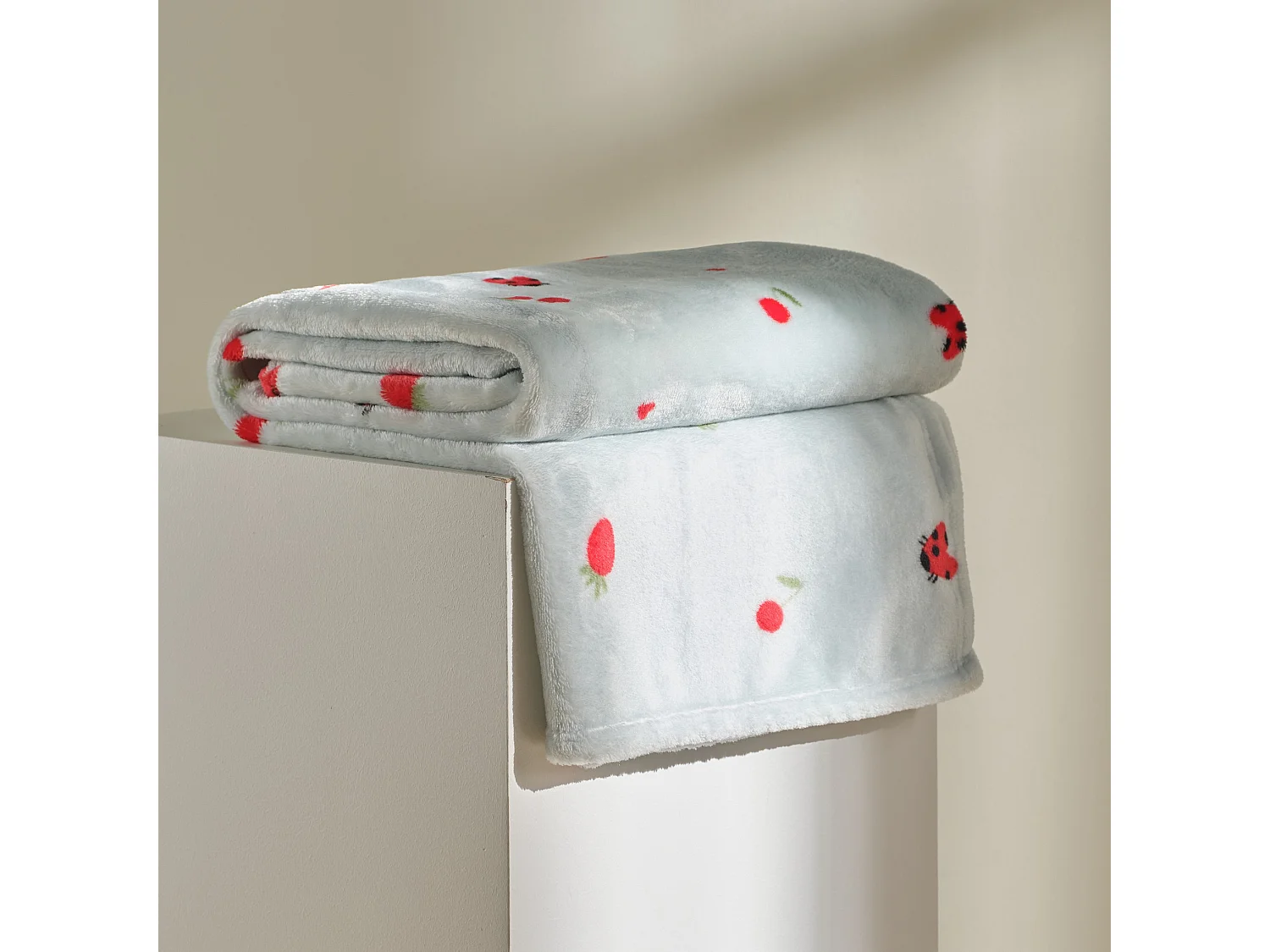 Kinderdecke Frutillo helltürkis 100 x 150