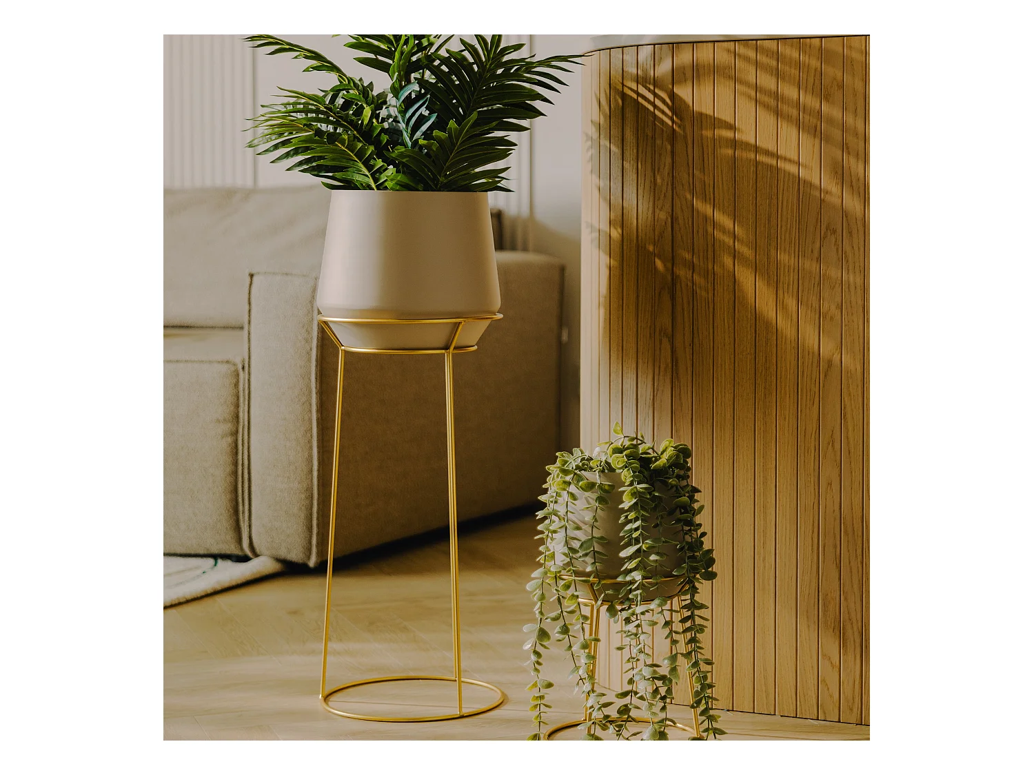 Elegante Eisen-Blumentopfabdeckung in Hellbraun