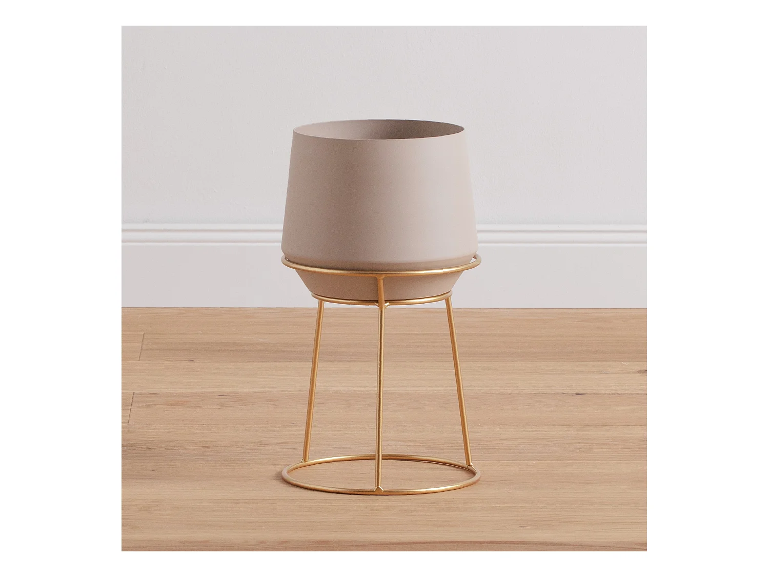 Elegante Eisen-Blumentopfabdeckung in Hellbraun