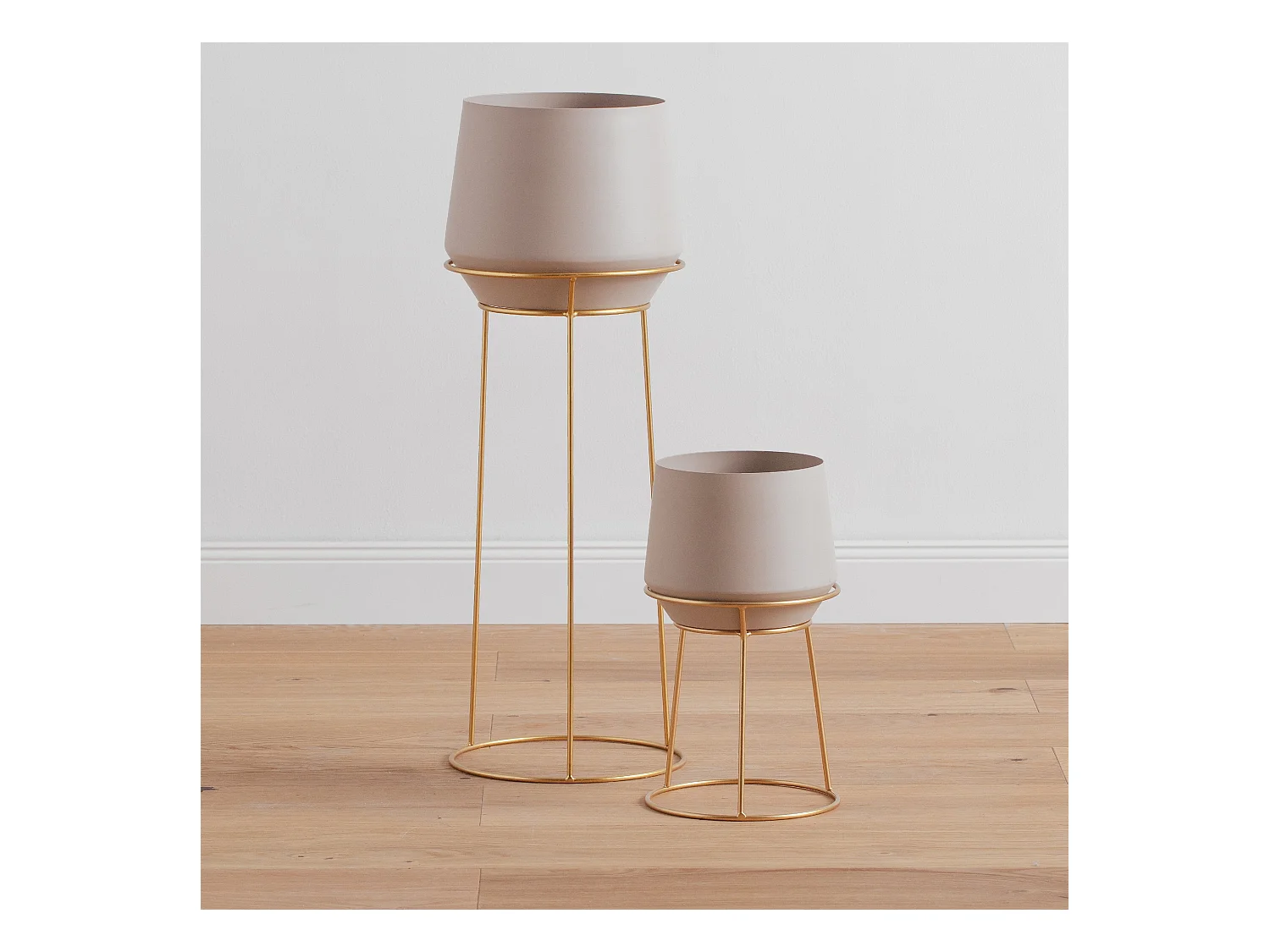 Elegante Eisen-Blumentopfabdeckung in Hellbraun