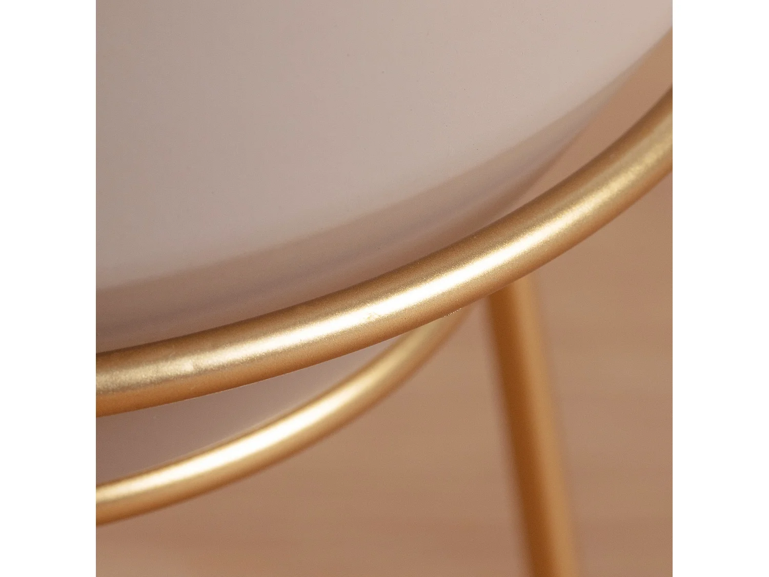 Elegante Eisen-Blumentopfabdeckung in Hellbraun