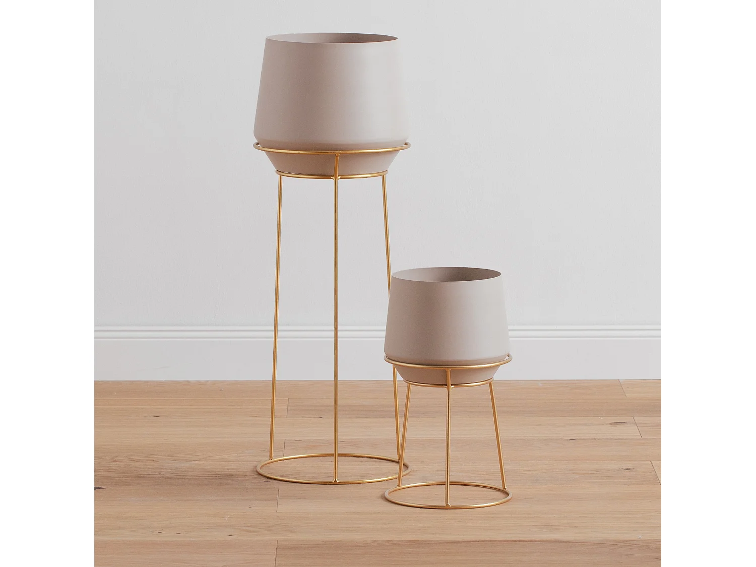 Elegante Eisen-Blumentopfabdeckung in Hellbraun