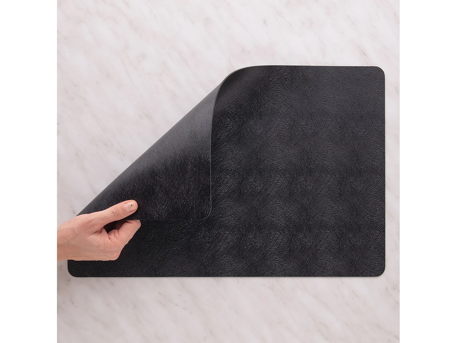 Set de Table Décoratif Bowena en PVC Noir Moyen 45 x 30