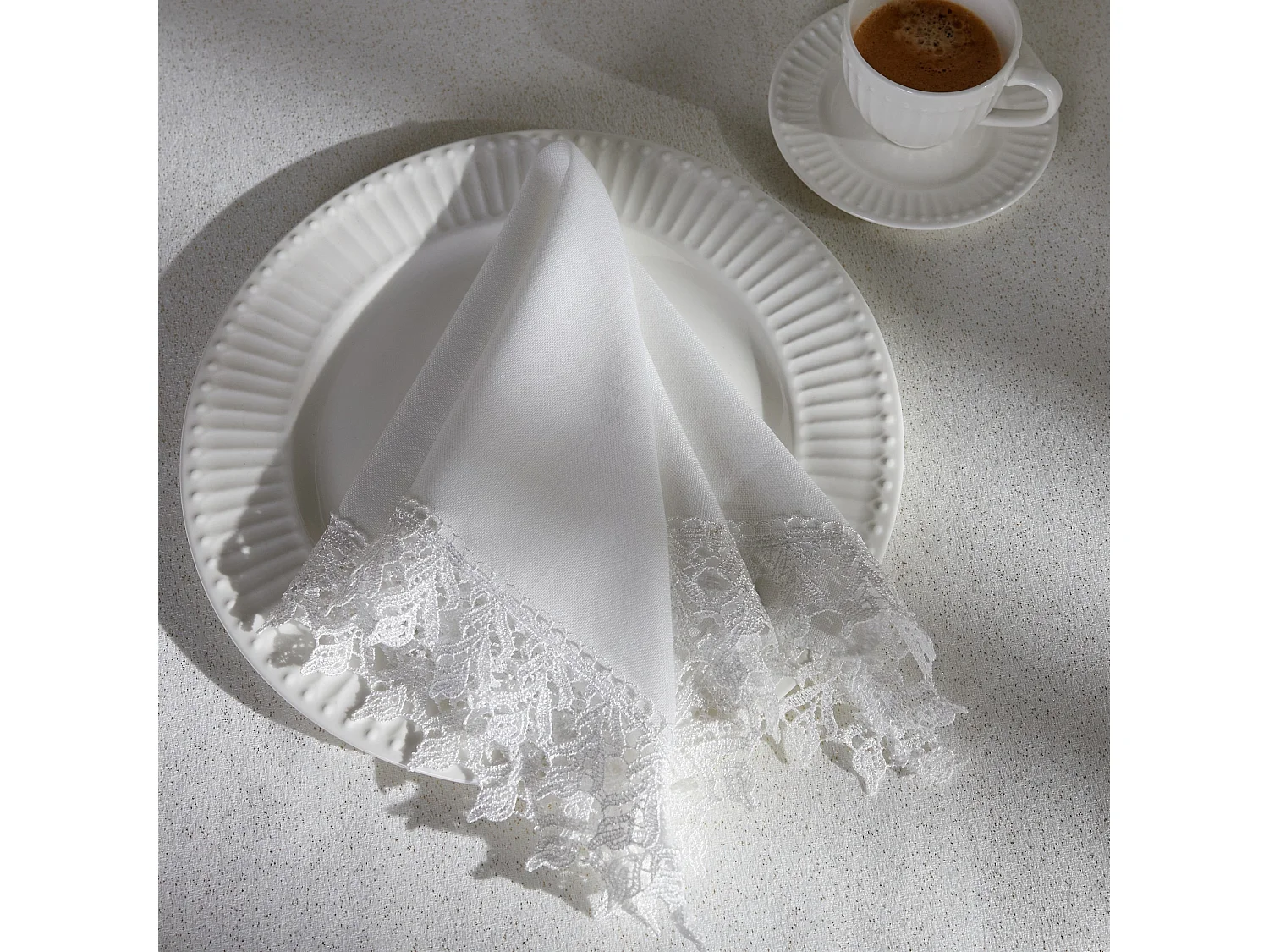 Mitteldecke Bernadette mittelweiß 45 x 45