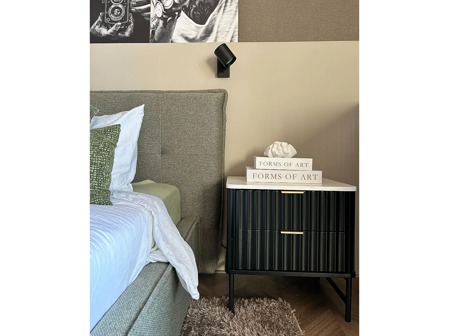 Comodino 2 cassetti GLASTONBURY Marmo/ Nero