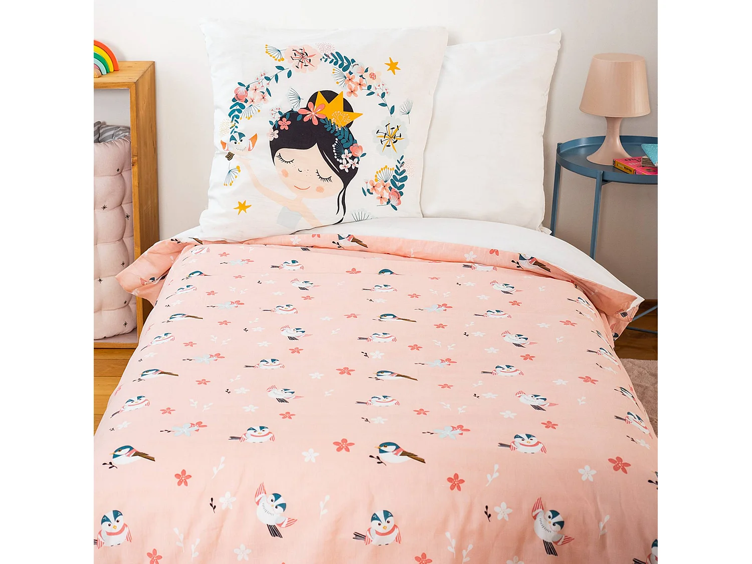 Parure de lit réversible 1 place imprimé princesse et oiseaux en polycoton. 1 housse de couette et 1 oreiller