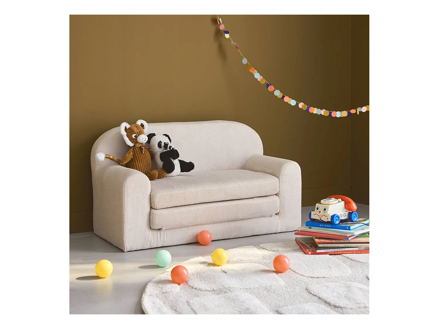 Canapé lit enfant en velours côtelé dépliable. couleur crème. L 90 x P 43 x H 51.5 cm