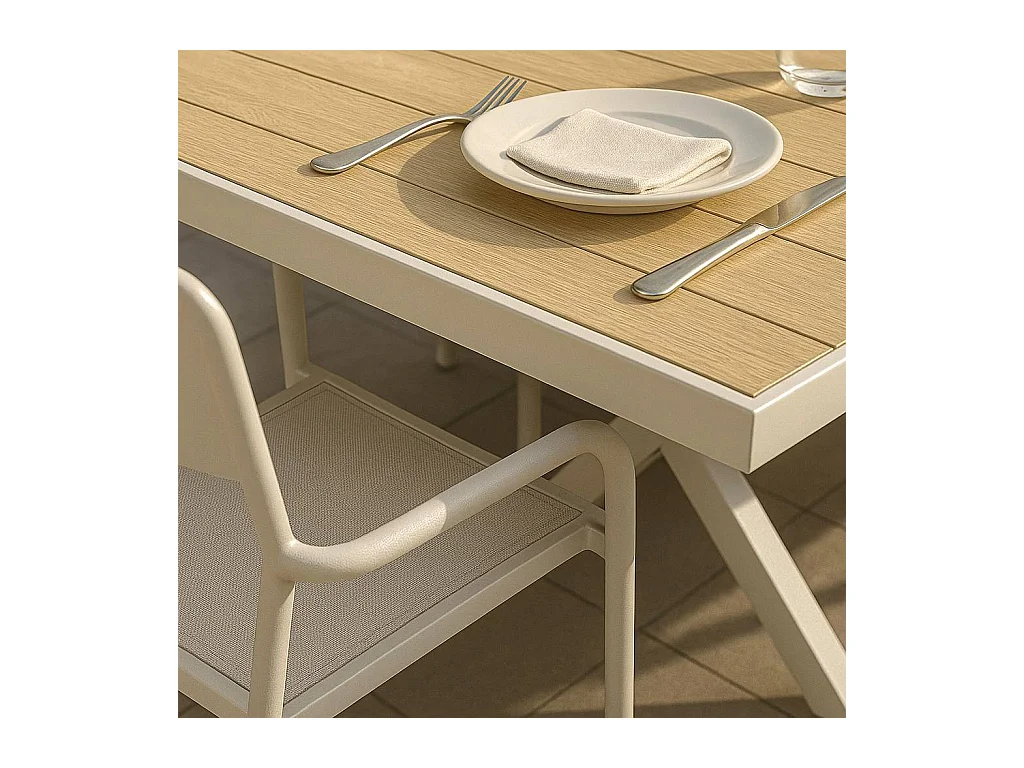 Table de jardin taupe et effet bois en aluminium Ayden