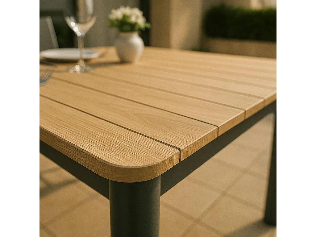 Table de jardin en aluminium gris et effet bois Ayden