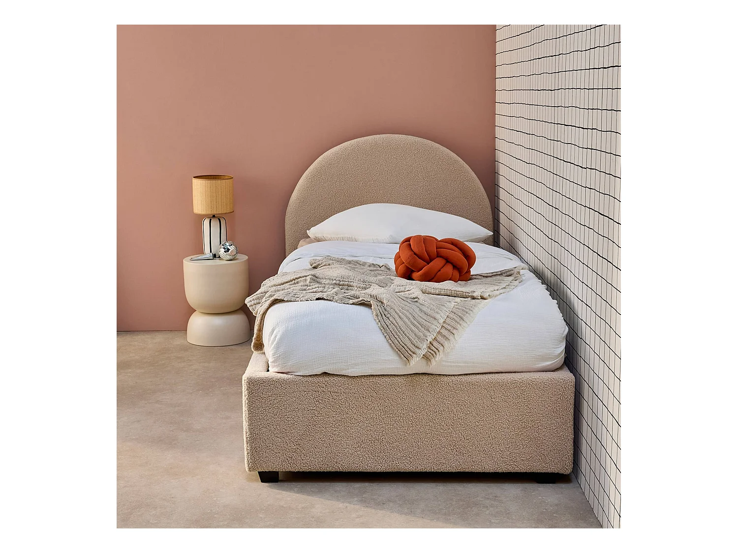 Cama con somier abatible y cabecero 90cm, acabado en borreguito nude