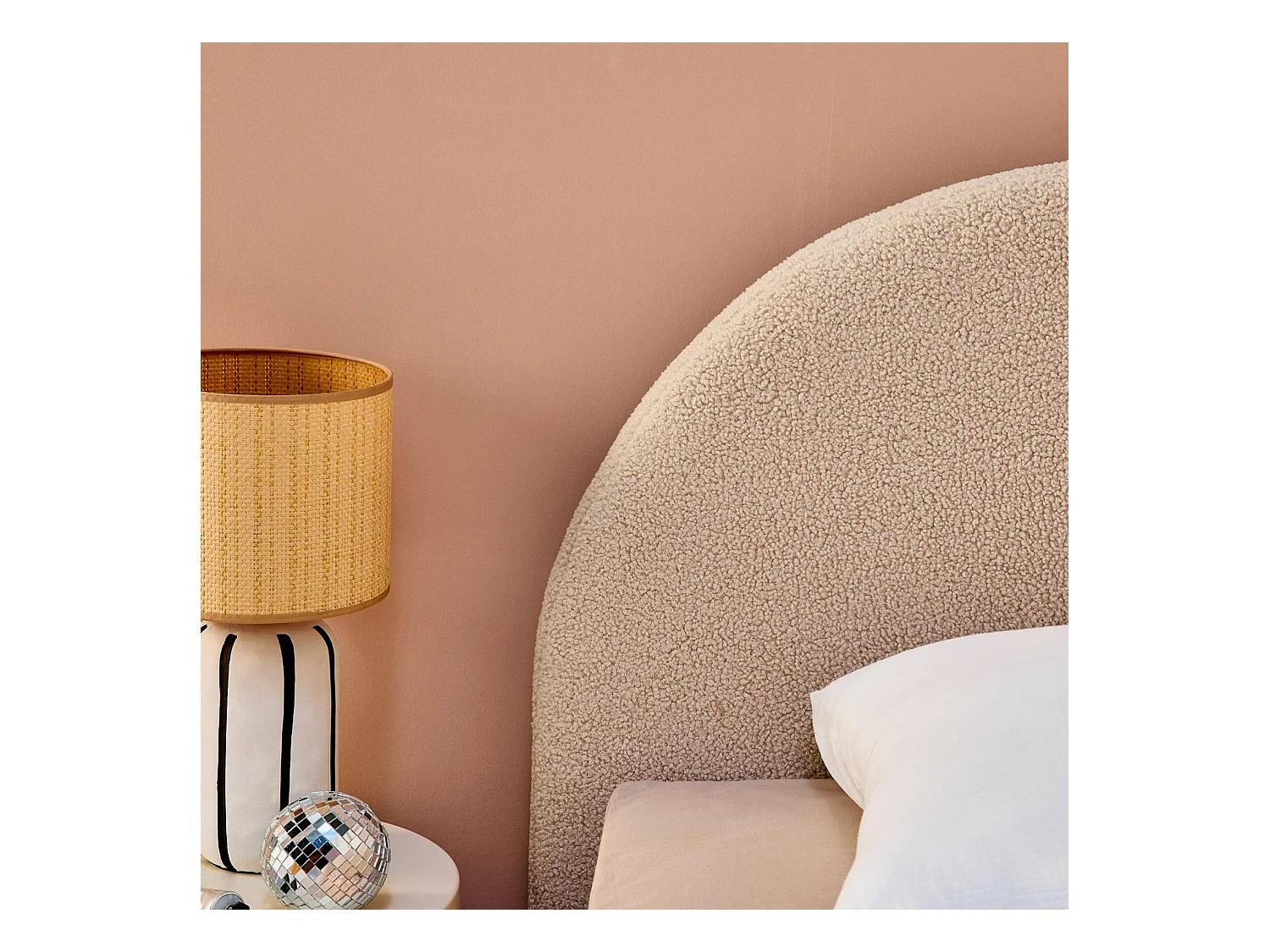 Cama con somier abatible y cabecero 90cm, acabado en borreguito nude