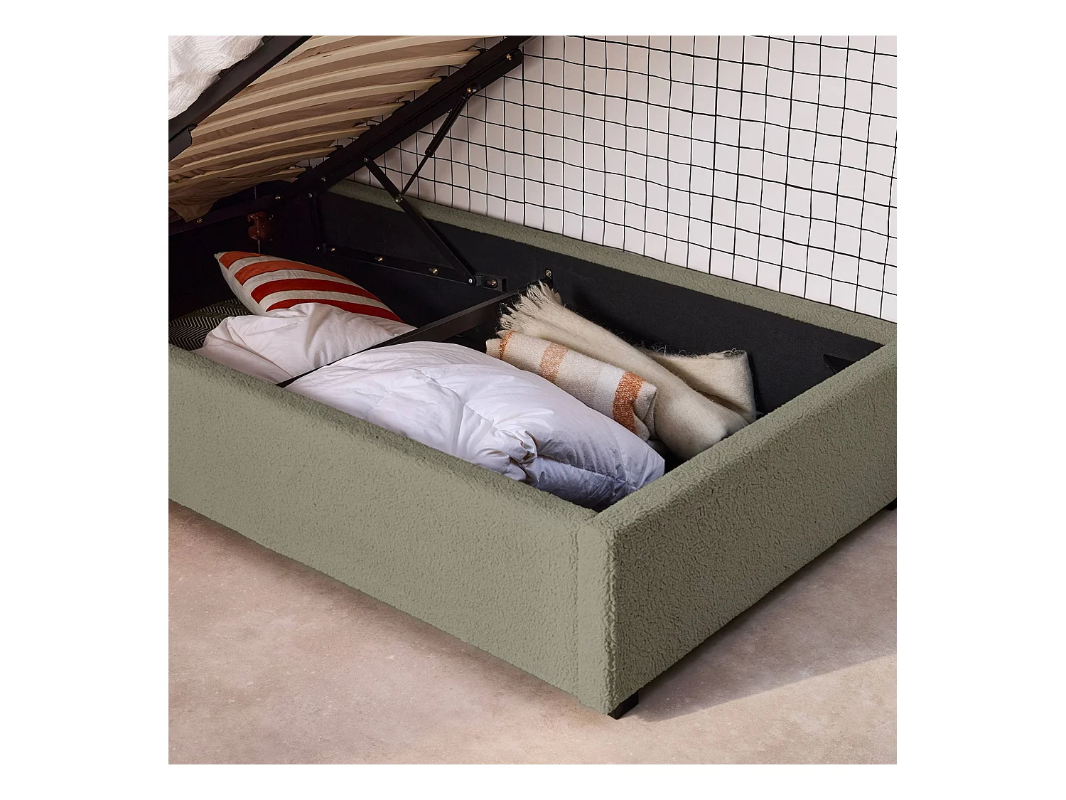 Lit coffre avec sommier à lattes et tête de lit. finition bouclette. kaki. L 206 x P 104 x H 102cm