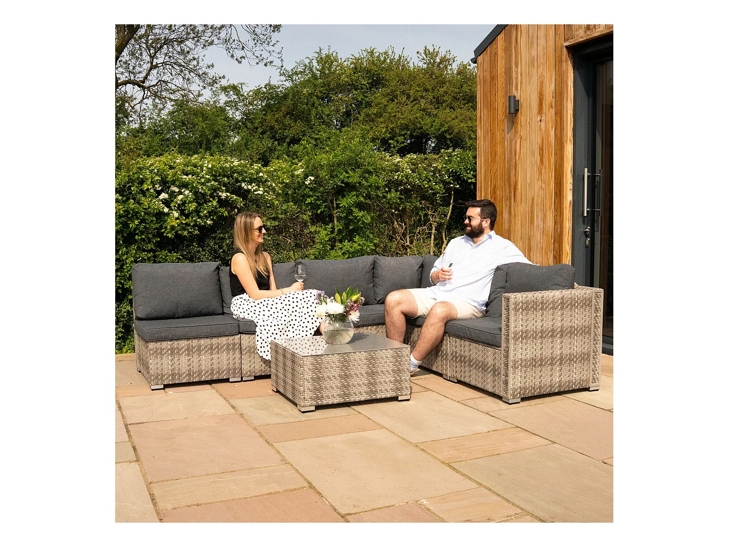 Salon de Jardin Modulaire en Rotin Gris 7 Pièces Canapé Coussins Table Basse