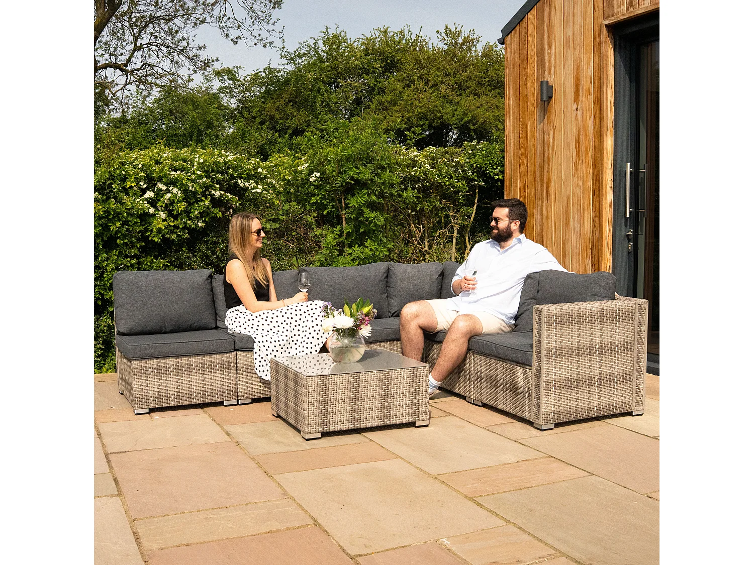 Salon de Jardin Modulaire en Rotin Gris 7 Pièces Canapé Coussins Table Basse