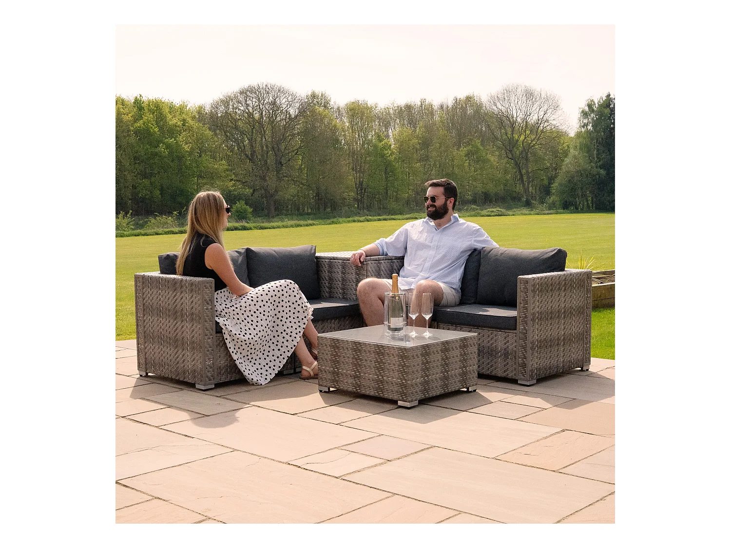 Rattan Modular Gartenmöbel 6-teiliges Set & 2 Aufbewahrungsboxen 996L 250L Marielle Grau 4-Sitzer Sofa Ecksofa Stühle mit Kissen, Tisch, Regenabdeckung