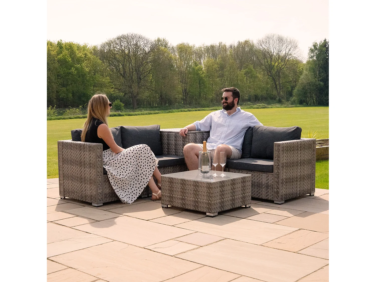 Rattan Modular Gartenmöbel 6-teiliges Set & 2 Aufbewahrungsboxen 996L 250L Marielle Grau 4-Sitzer Sofa Ecksofa Stühle mit Kissen, Tisch, Regenabdeckung