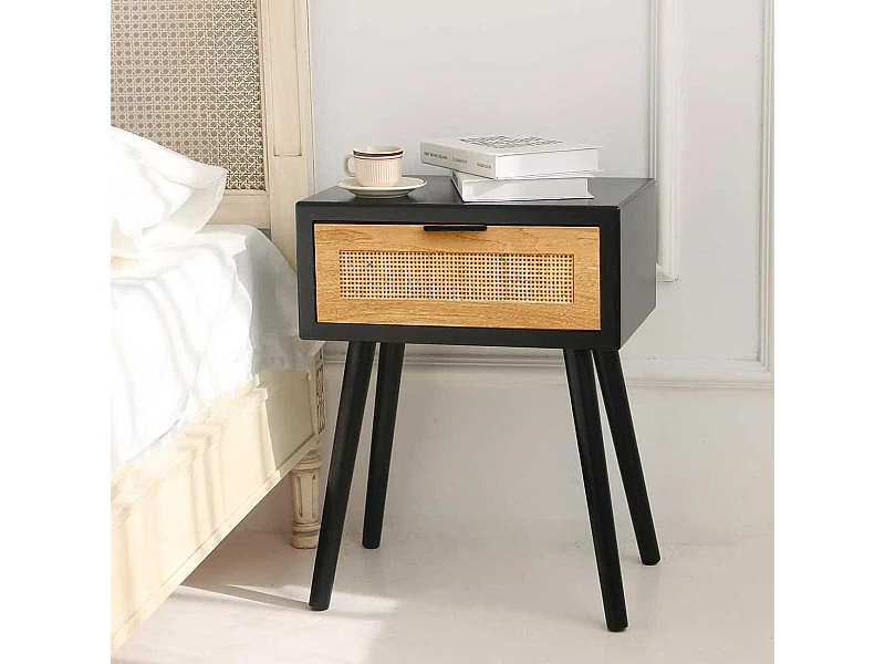 Mesa de cabeceira estilo industrial Frisa, preta e rattan, 1 gaveta, 40x52x30 cm