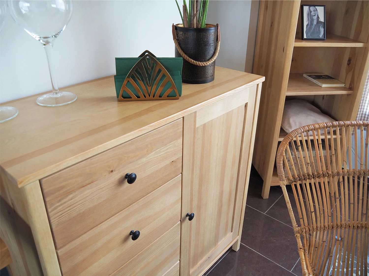 Komoda drewniana 94 x 98 cm Prestige VI, 4 szuflady 1 drzwi,  kolor dębowy