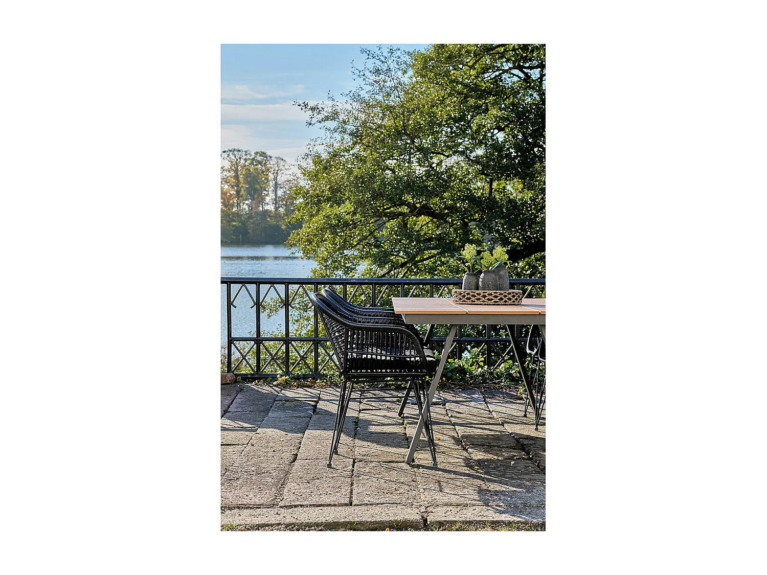 Toronto Gartentisch 100x220cm Natur, schwarz.