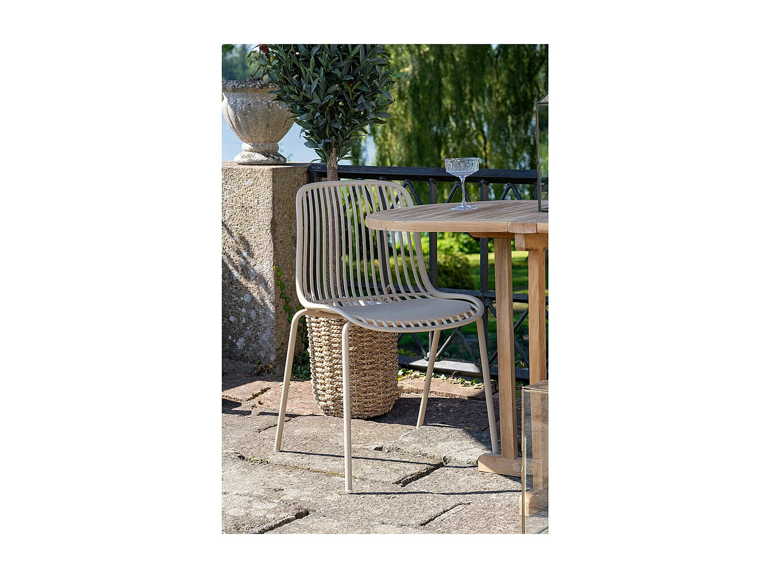 Branson chaise de jardin empilable sable.