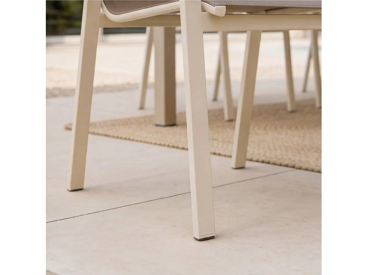 Silla de jardín en color topo de aluminio Ayden (juego de 2) con reposabrazos efecto madera