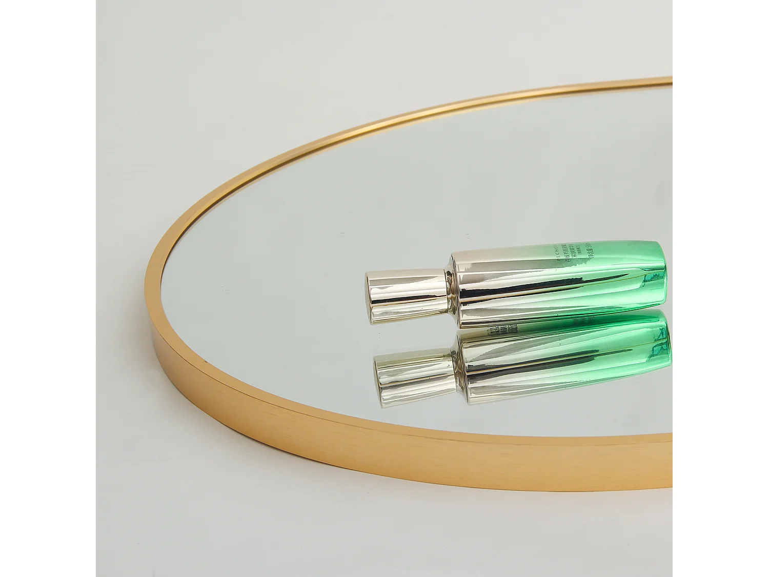 Make-upspiegel van gehard glas, frame van aluminiumlegering, gebogen 165*60cm, goud