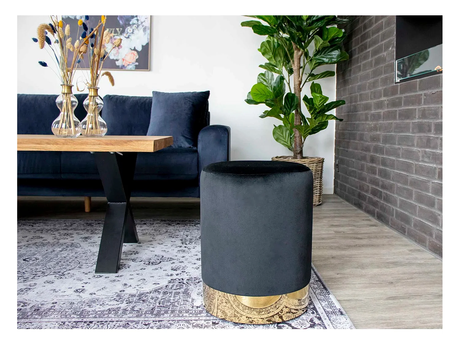 Pouf rond MYLA – Velours & base laiton-Noir