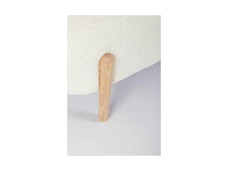 Panca in tessuto effetto bouclé bianco e gambe in legno rubber wood - DAYLA