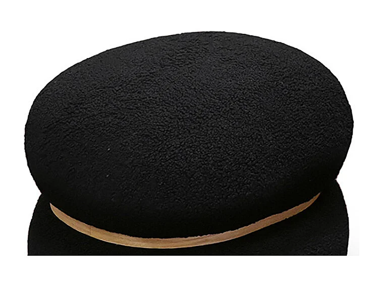 Puff oval em tecido preto com efeito de lã e anel de madeira - BOSTON