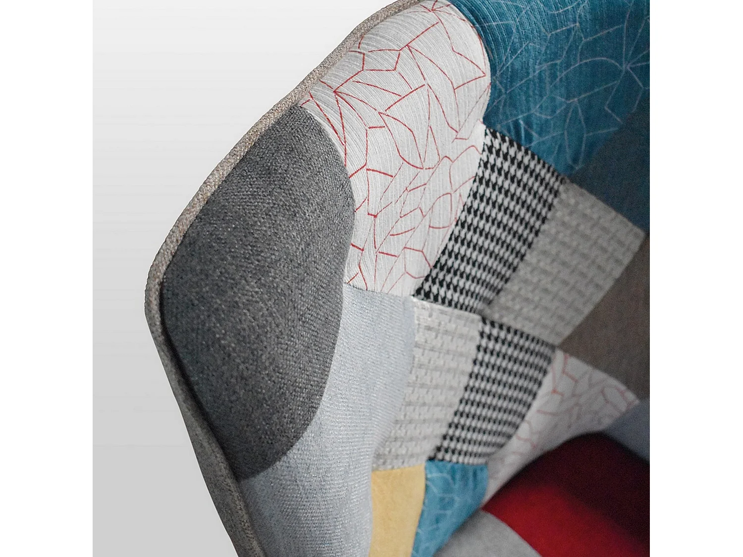 Veelkleurige patchwork stoffen fauteuil, houten poten, met voetensteun - HAVANA