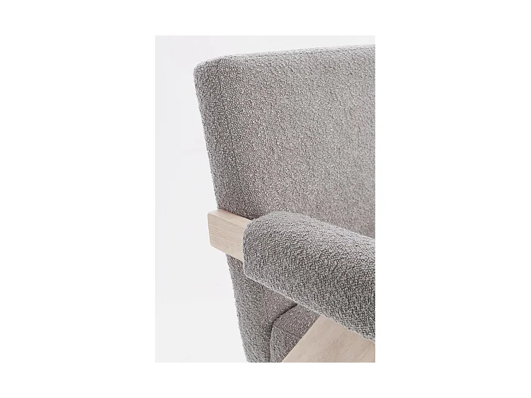 Fauteuil in duifgrijze bouclé-effect stof en rubberhouten poten - FAIZA