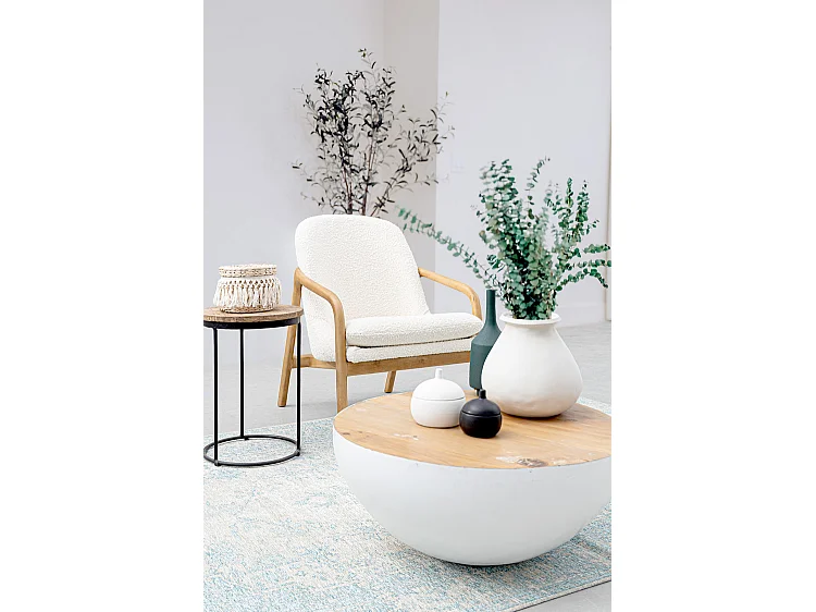 Poltrona in tessuto effetto bouclé bianco, struttura legno rubberwood - ELAIDE