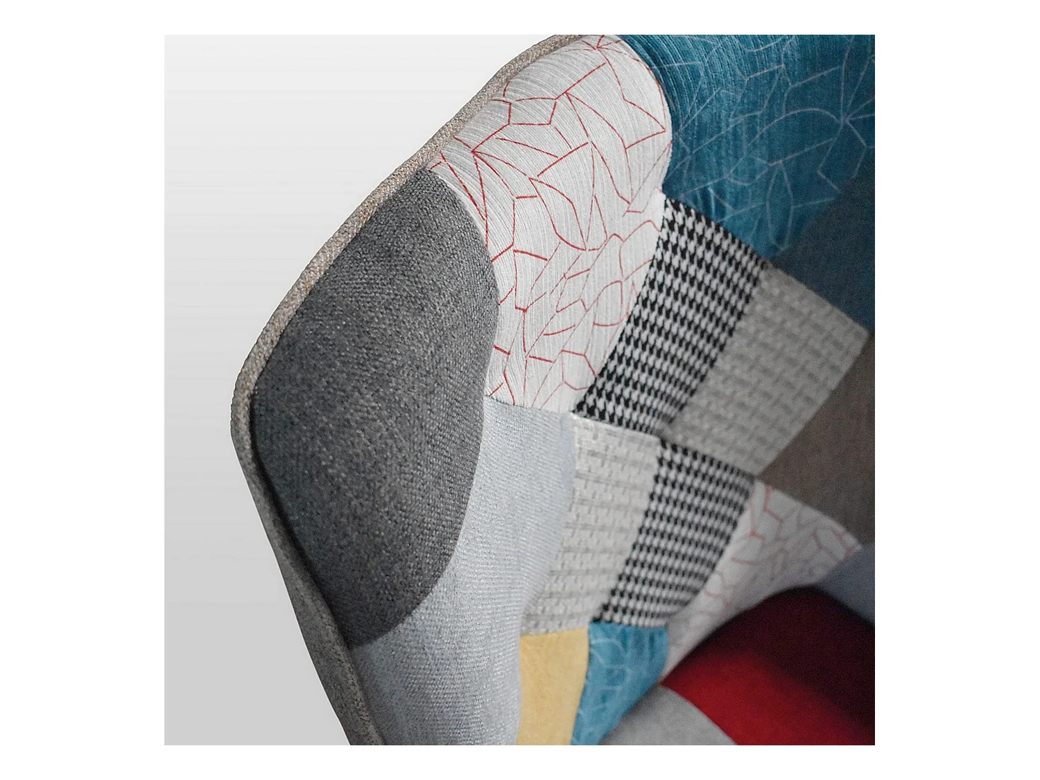 Fauteuil en tissu patchwork multicolore avec pieds en bois - HAVANA