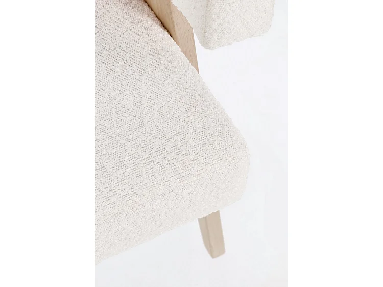 Fauteuil en tissu effet bouclé ivoire avec pieds en bois d'hévéa - FAIZA