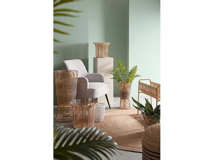 Sessel aus hellgrauem Stoff und schwarz lackierten Stahlbeinen - ERNESTINE