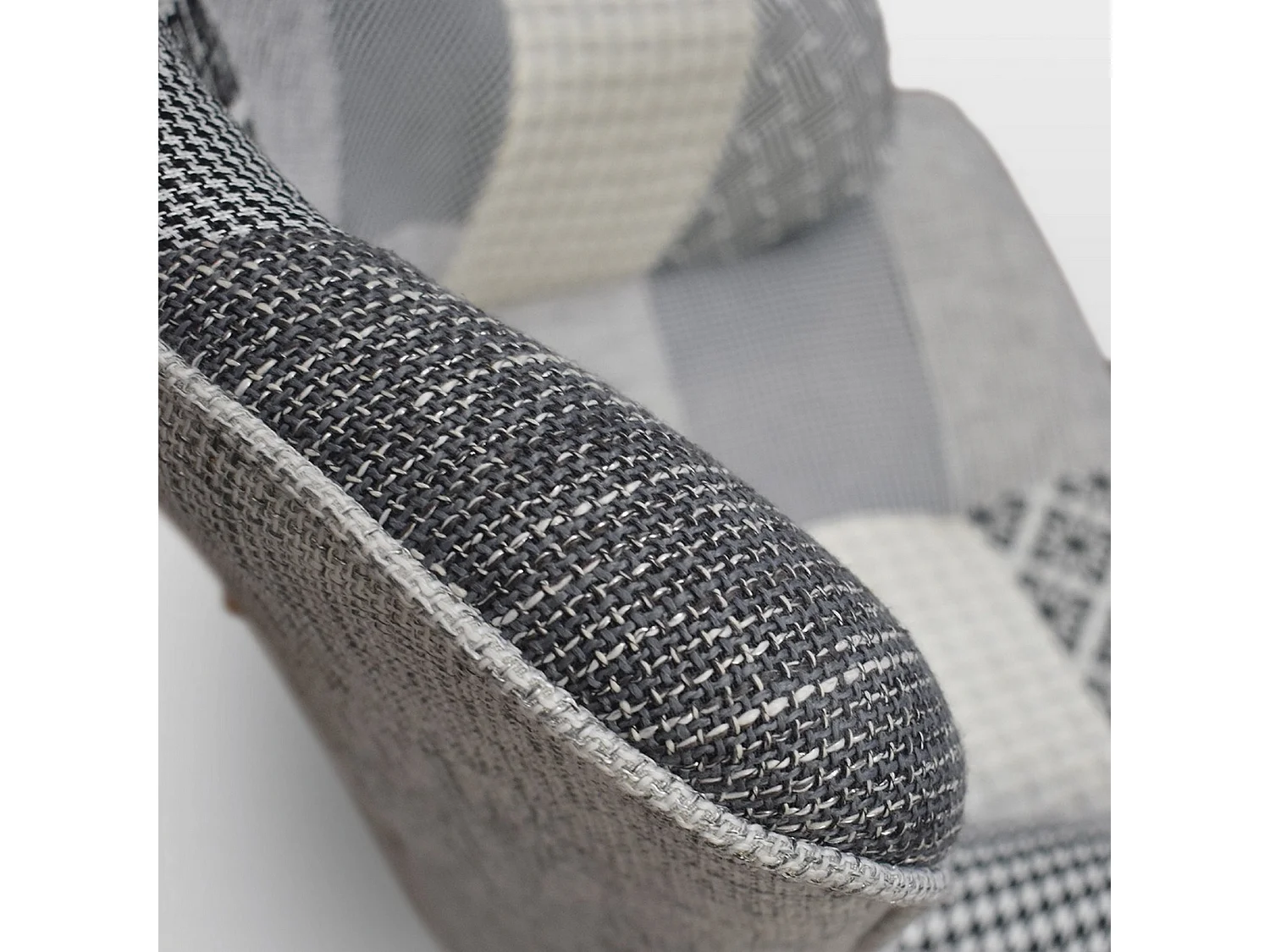 Grijze patchwork stoffen fauteuil met houten poten - HAVANA