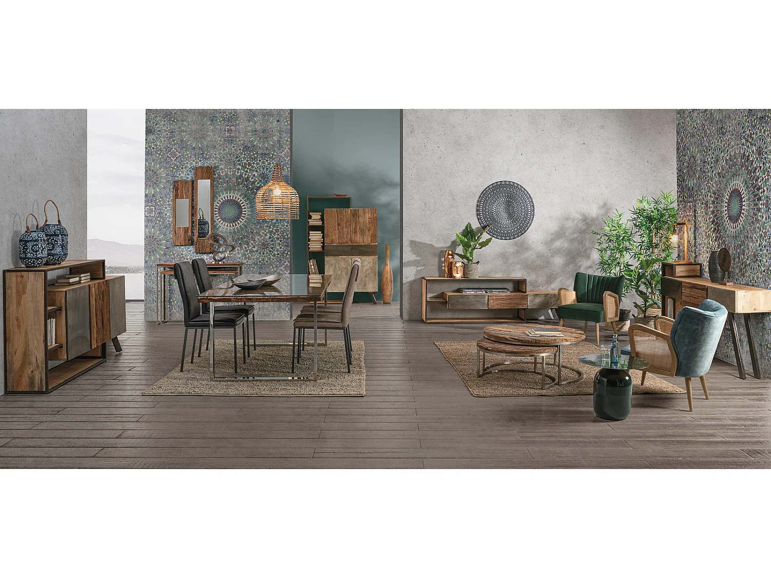 Jasnoniebieski fotel z tkaniny z efektem aksamitu, drewniane nogi i podłokietniki - VIRNA