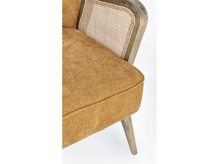 Fauteuil en tissu effet velours moutarde, pieds et accoudoirs en bois - VIRNA