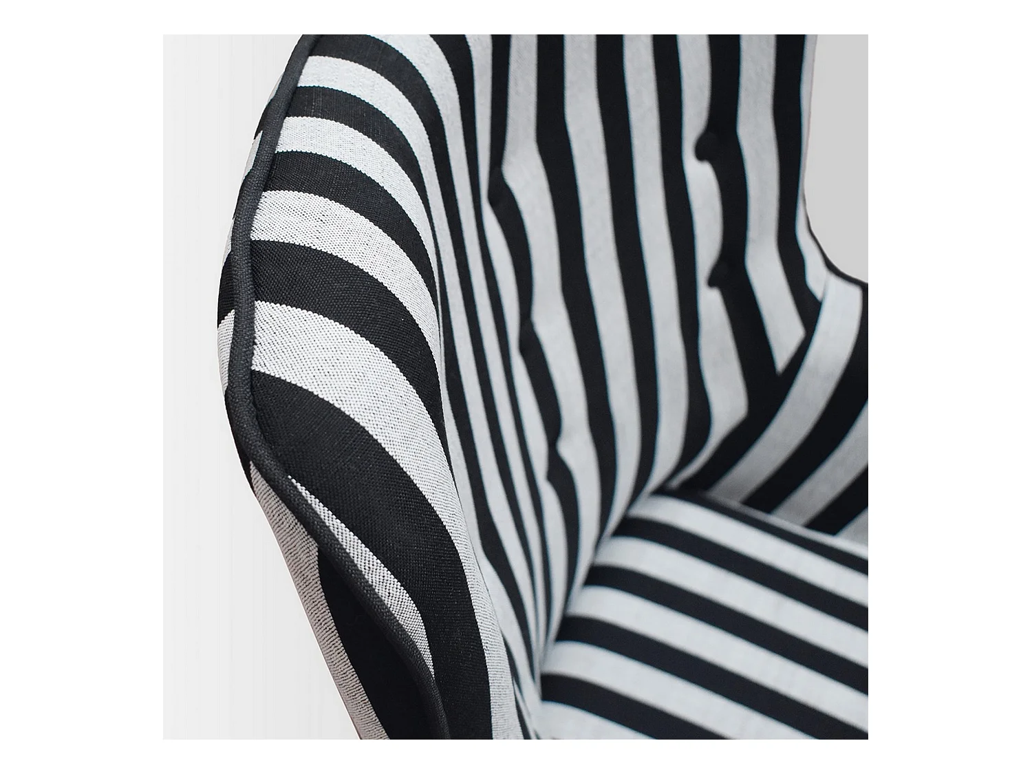 Schwarz-weiß gestreifter Stoffsessel mit Holzbeinen - HAVANA