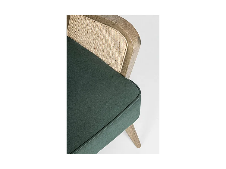 Fotel z tkaniny z efektem aksamitu w kolorze zielonym, drewniane nogi i podłokietniki - VIRNA