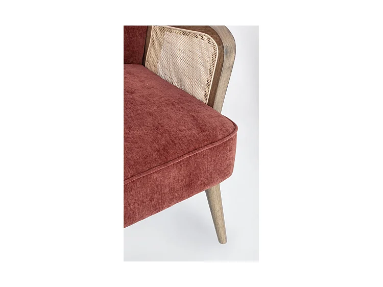 Fauteuil van stof met fluweeleffect, houten poten en armleuningen - VIRNA