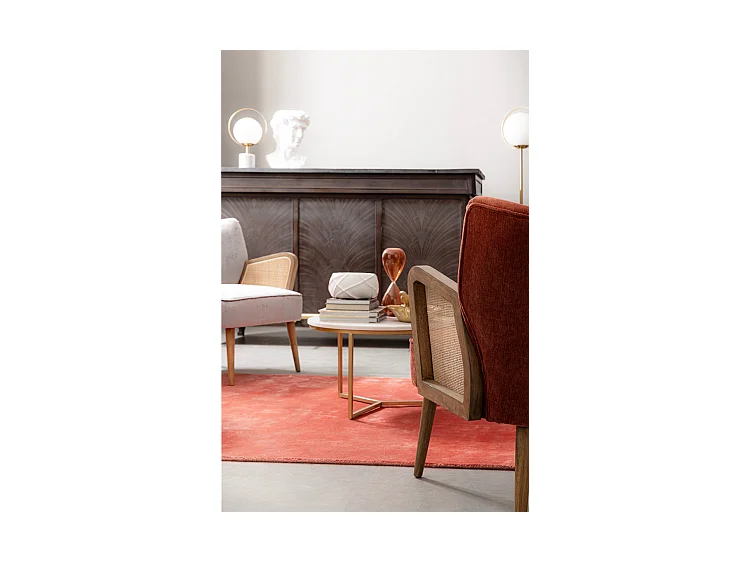 Fauteuil van stof met fluweeleffect, houten poten en armleuningen - VIRNA