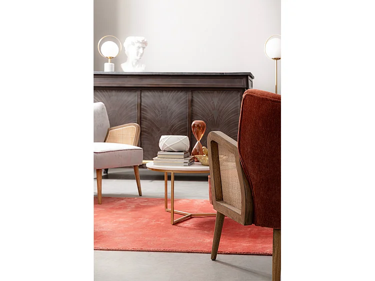 Fauteuil van stof met fluweeleffect, houten poten en armleuningen - VIRNA