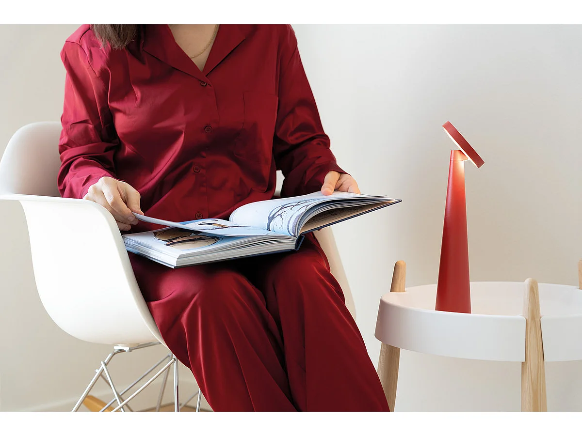 Lampe de table LED Zafferano Angelina rouge, rechargeable sans fil, tête réglable, tactile, pour déco moderne originale