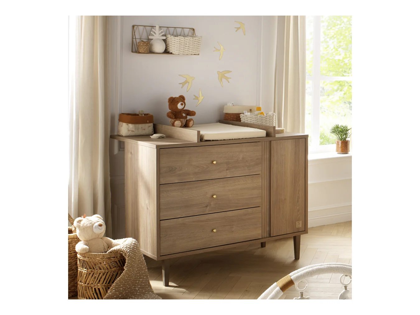 Commode 3 tiroirs et 1 porte avec détail imitation bois texturé et pieds bois MOKKA - Sauthon