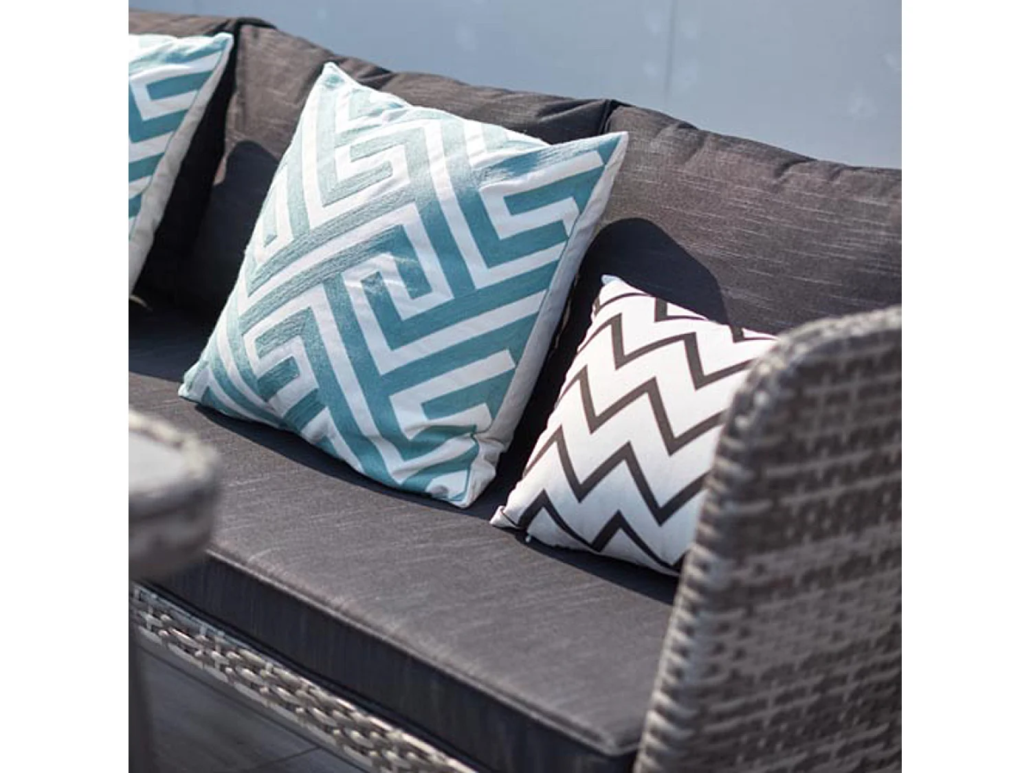 salon de jardin 9 places résine tressée anthracite BARACOA