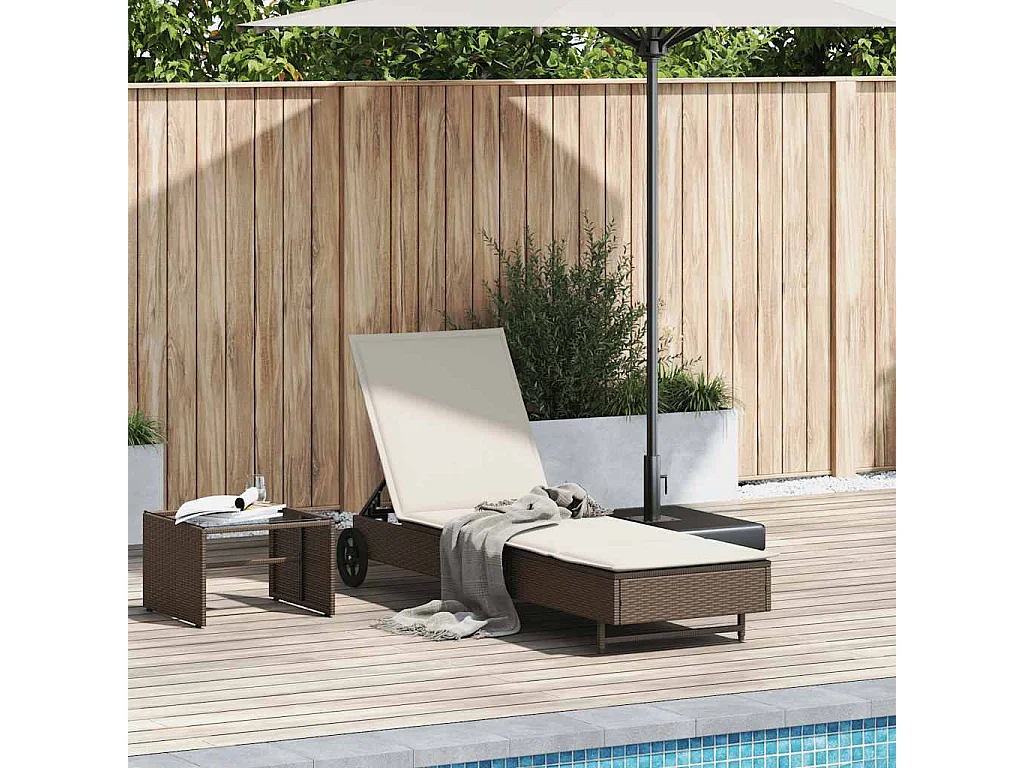 Chaise longue avec roues et coussin marron résine tressée