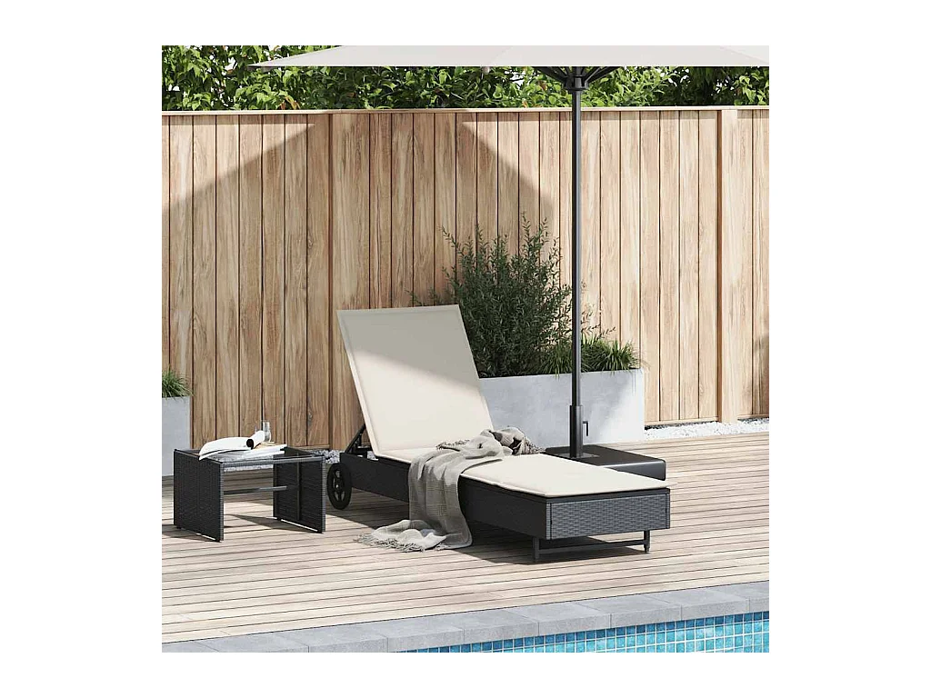 Chaise longue avec roues et coussin noir résine tressée