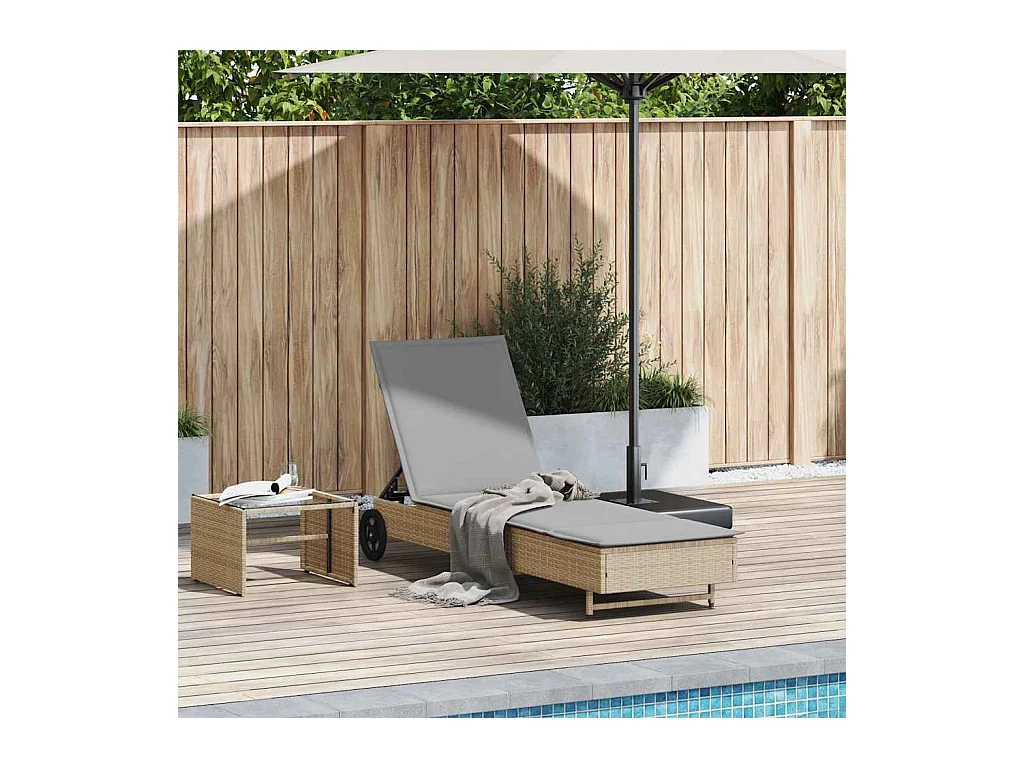 Chaise longue avec roues et coussin beige résine tressée